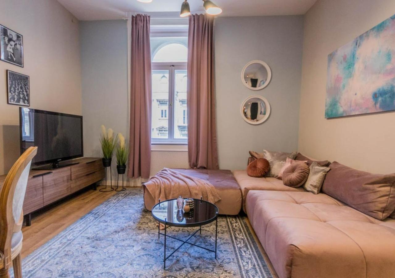 Budapest True Gem Downtown Next To Synagogue And Gozsdu Garden Area Exterior photo